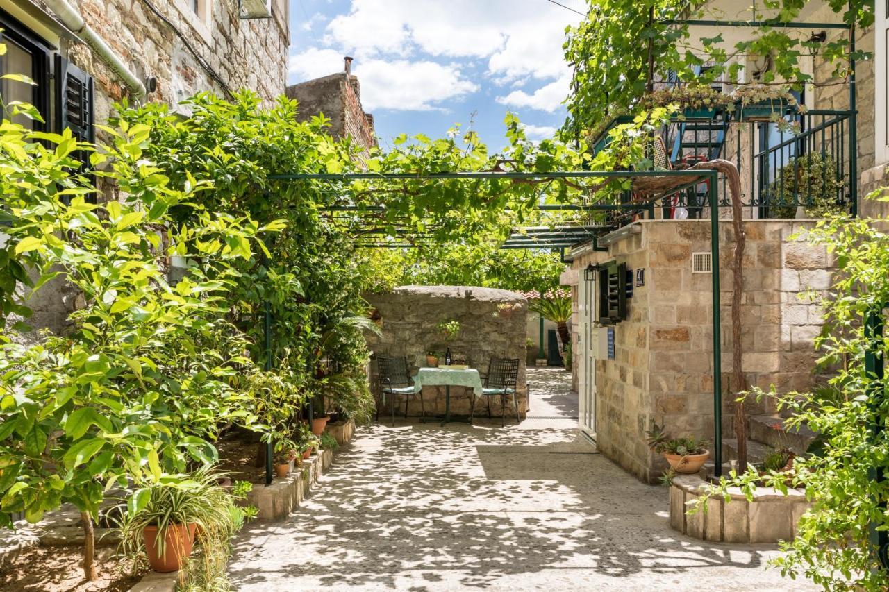 Luxury Apartment Silvana With Beautiful Garden Split Exterior foto