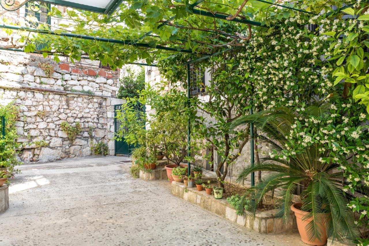 Luxury Apartment Silvana With Beautiful Garden Split Exterior foto